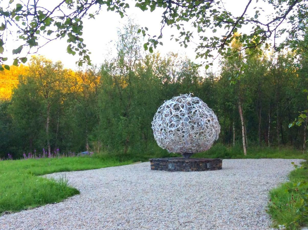 Wild Caribou'S Wildwood Cabin Lakselv Bagian luar foto